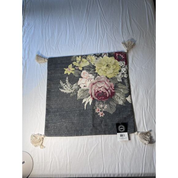Surya Pillow Covers NWT 22x22 Set Of 2 Muted Floral Cottage BOHO tasseled Zip - Picture 3 of 8